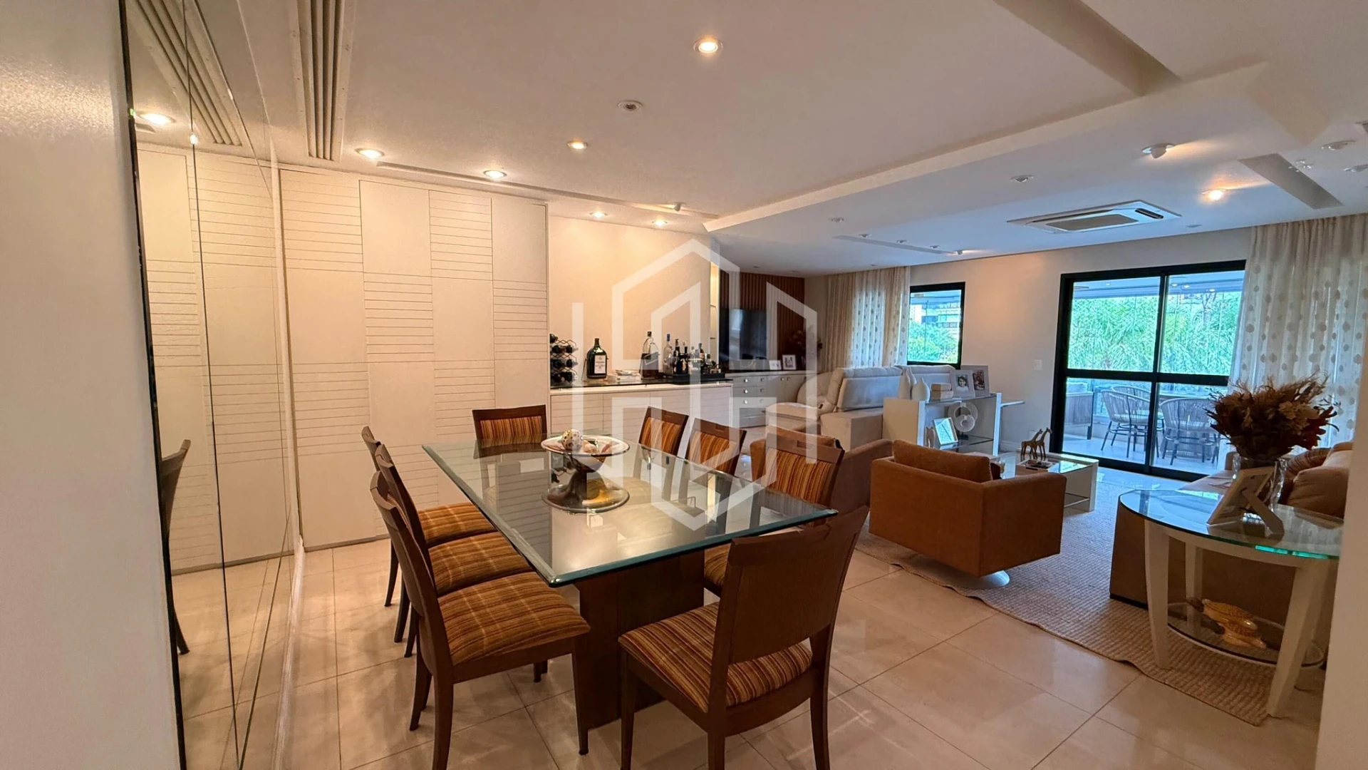 Furnished apartment, 162 m², with floor-to-ceiling windows — photo 15