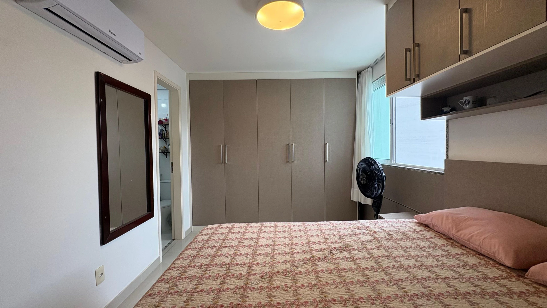 100 m² apartment with a grill on the balcony and a jacuzzi — photo 13