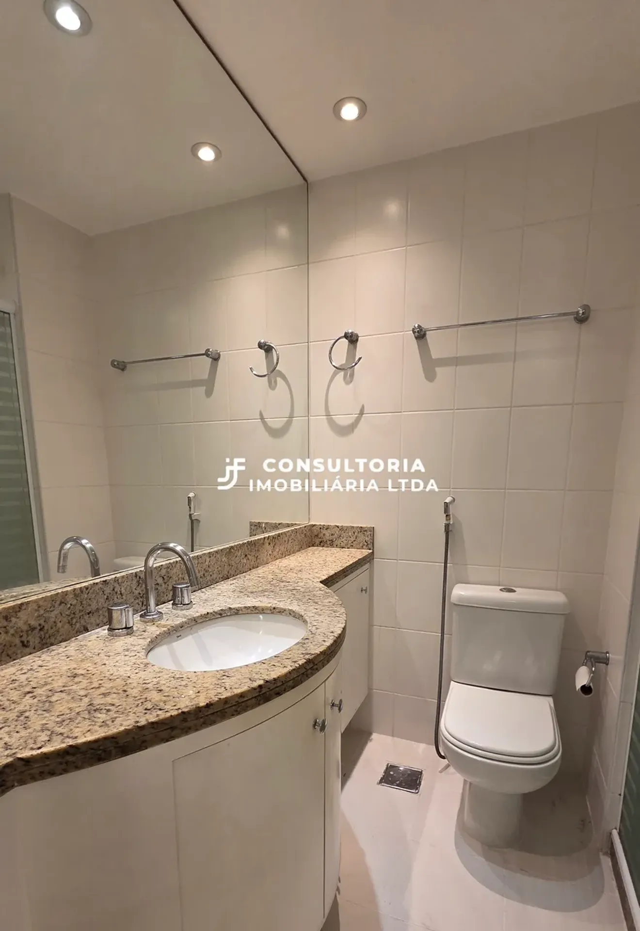 3-bedroom apartment in a building with a sauna — photo 37