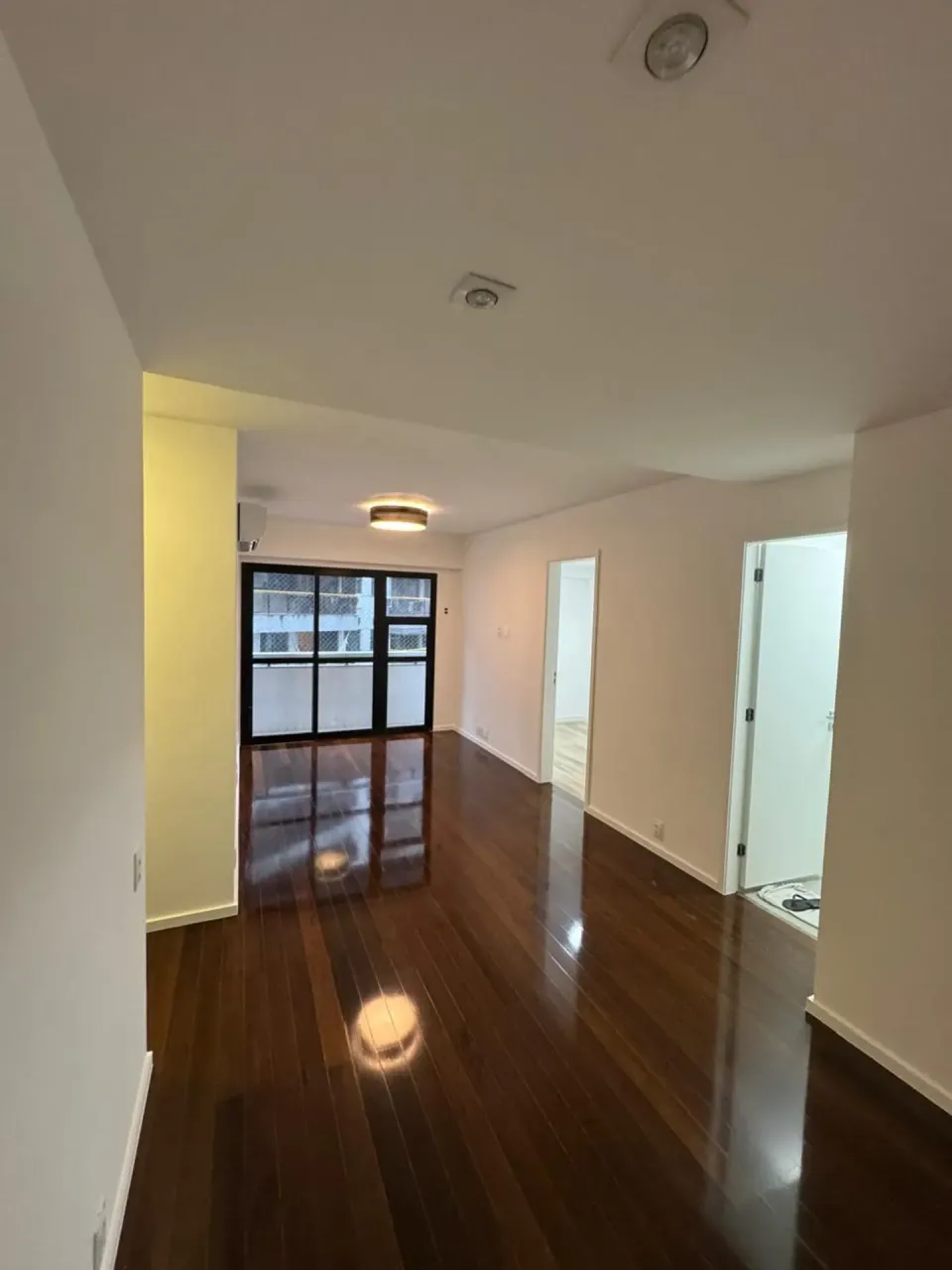 Rental apartment with 3 bedrooms and a glassed-in balcony — photo 7
