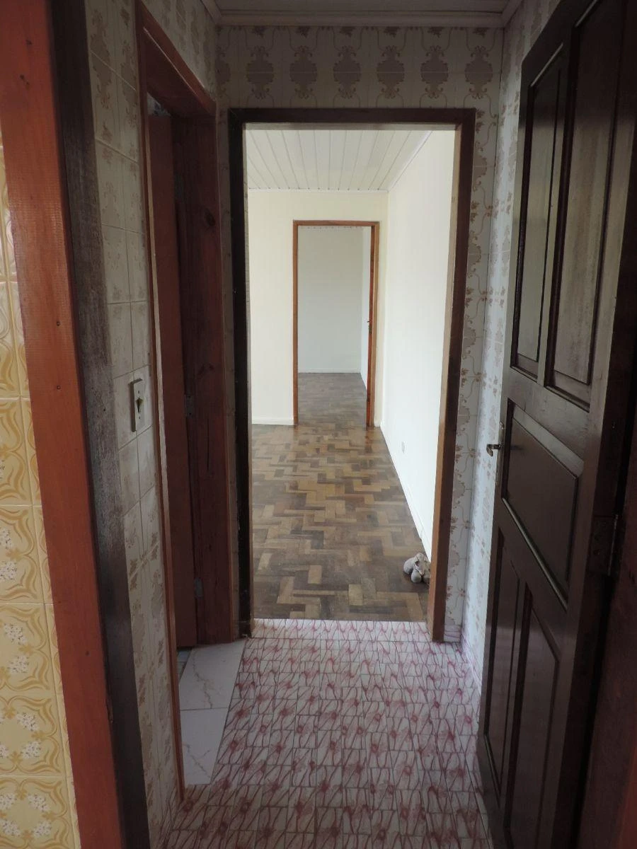 Wood or laminate floors in a one-bedroom house, 70 m² — photo 14