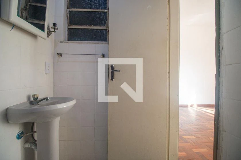 1 quarto e piso de madeira ou laminado: apartamento de 21 m² — photo 15