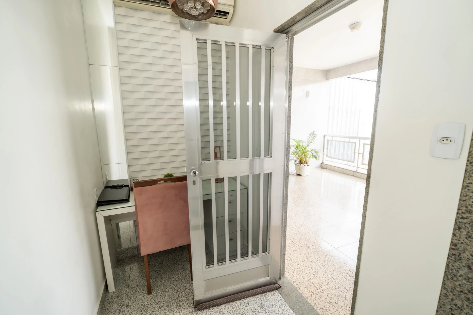 Furnished house, 449 m², with a jacuzzi — photo 45