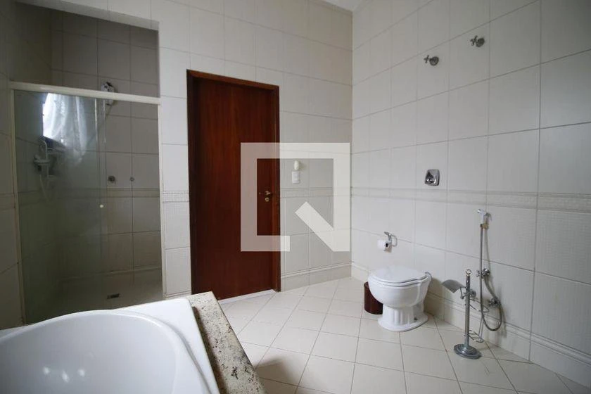 Casa de 700 m² con bañera y vestidor — photo 40