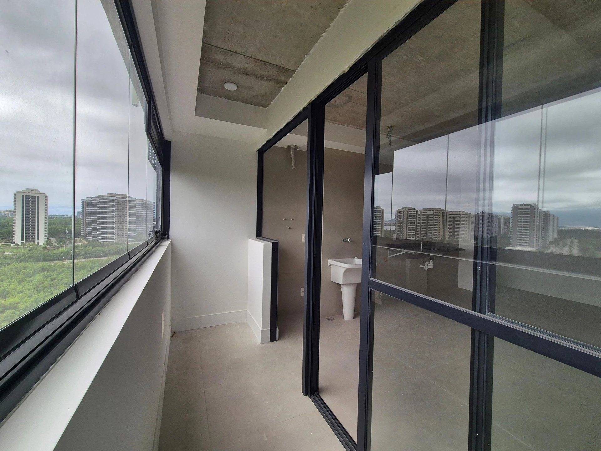 3-bedroom apartment with a mountain view — photo 31