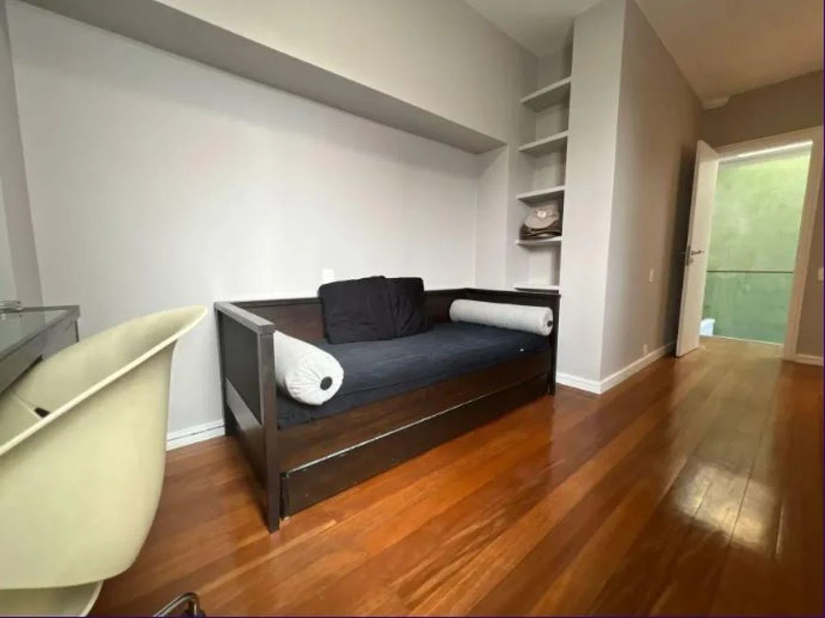 Furnished 400 m² apartment with 4 bedrooms and a terrace — photo 13