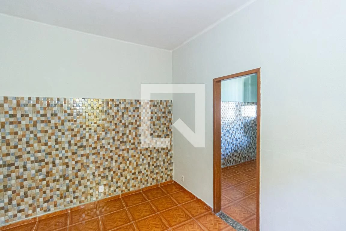 Unfurnished house with 2 bedrooms and private garden — photo 2