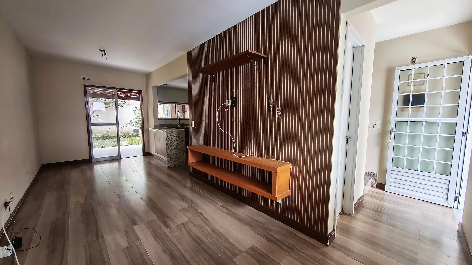 Unfurnished house with 3 bedrooms and open-plan kitchen