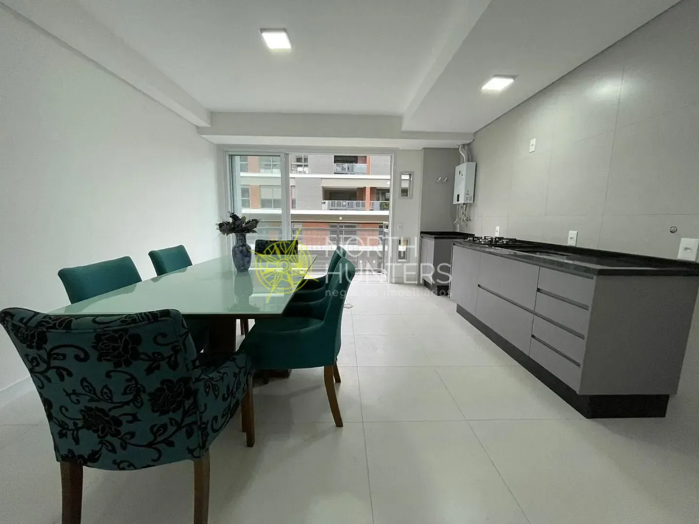 2-bedroom apartment with open-plan kitchen and parking