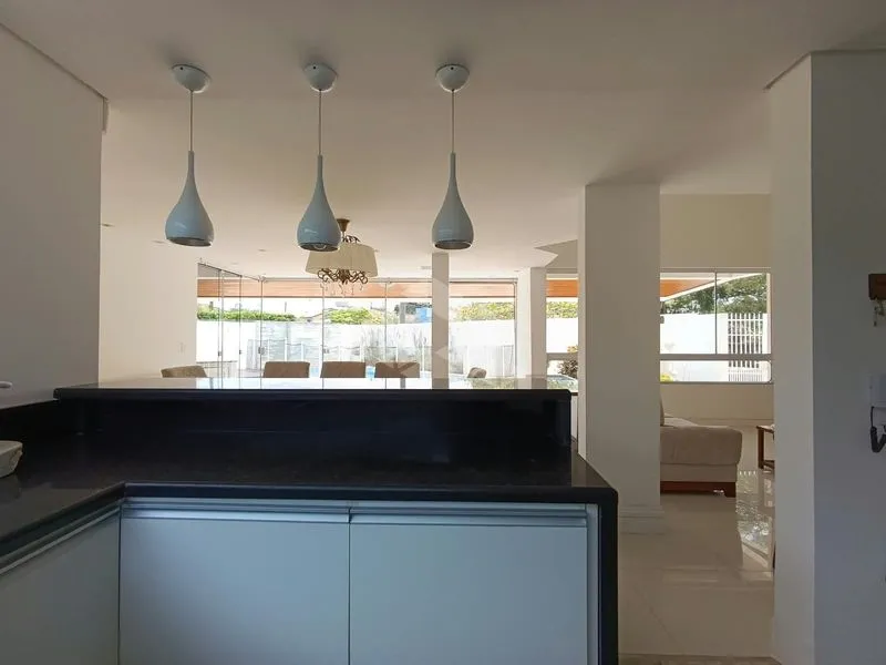Furnished house, 222 m², with a bathtub — photo 2