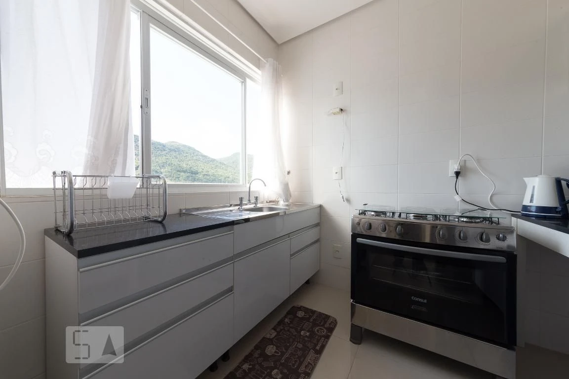 Glass-enclosed balcony in a 2-bedroom apartment, 189 m² — photo 8