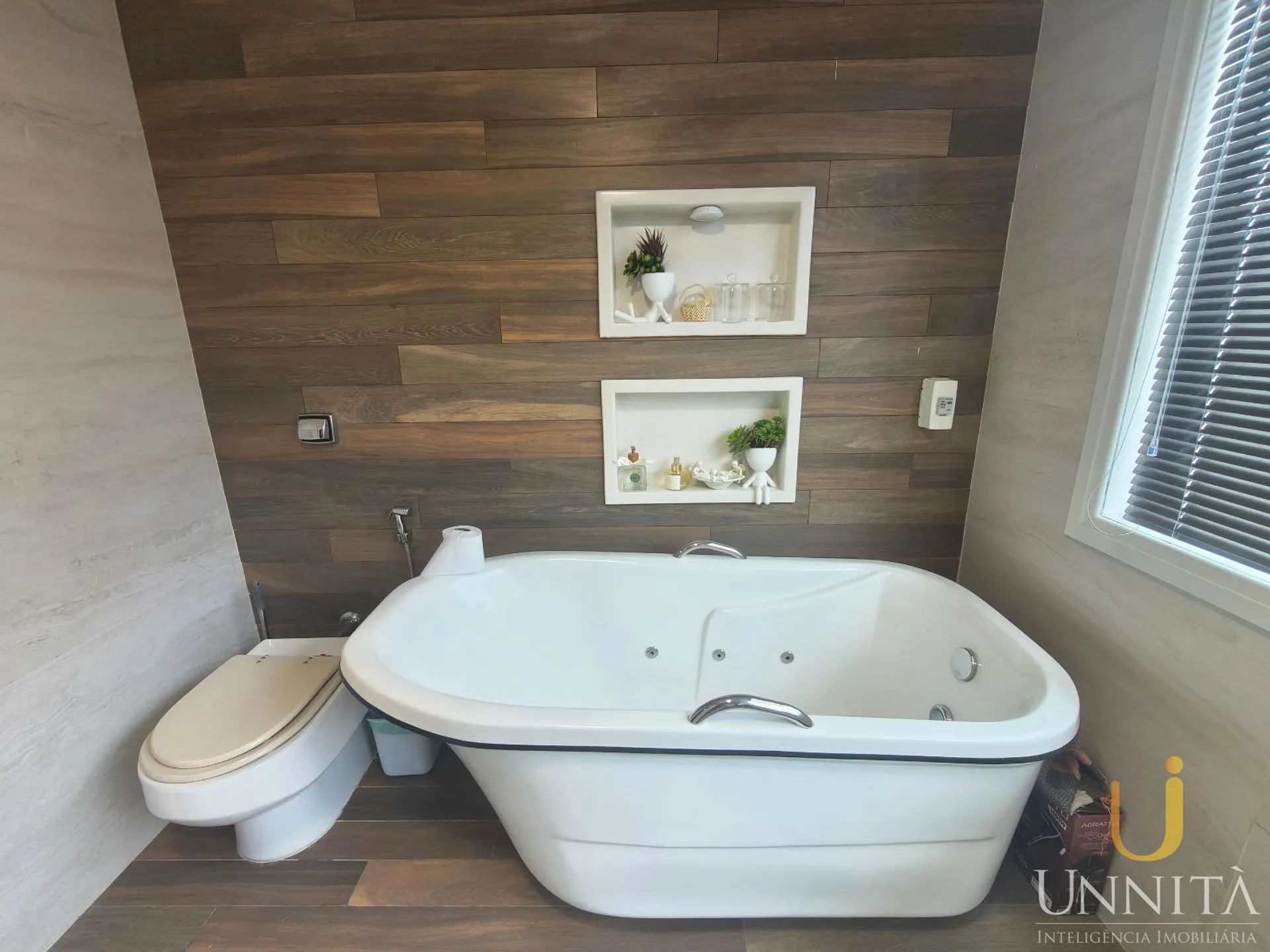 750 m² house with a grill on the balcony and a bathtub — photo 15