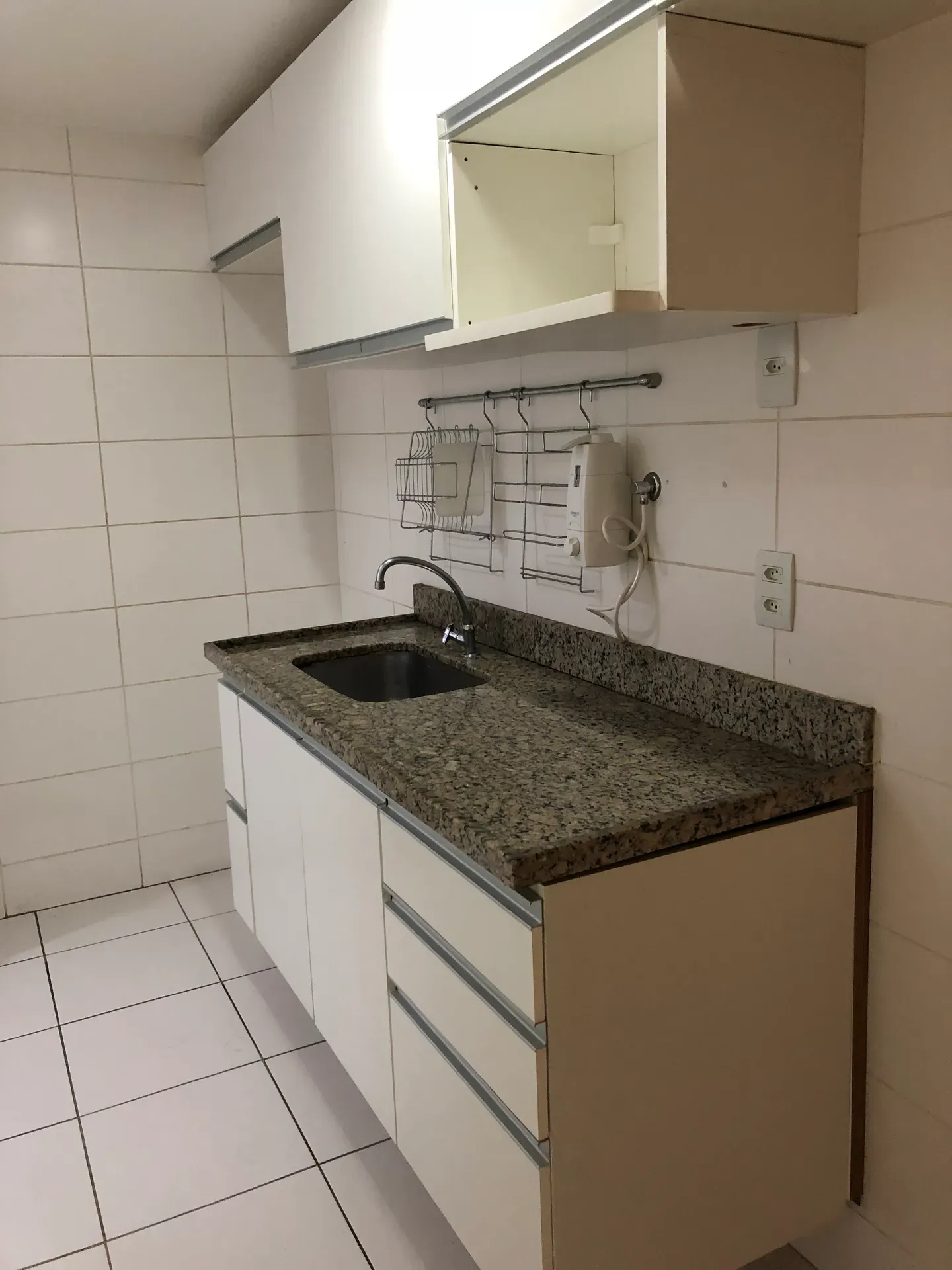 2-bedroom apartment in a building with a gym — photo 3