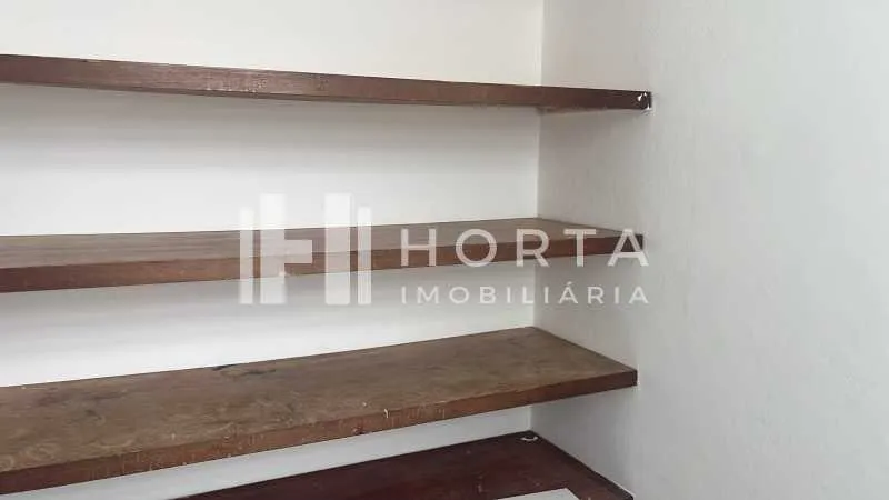 Wood or laminate floors in a 3-bedroom apartment, 127 m² — photo 14