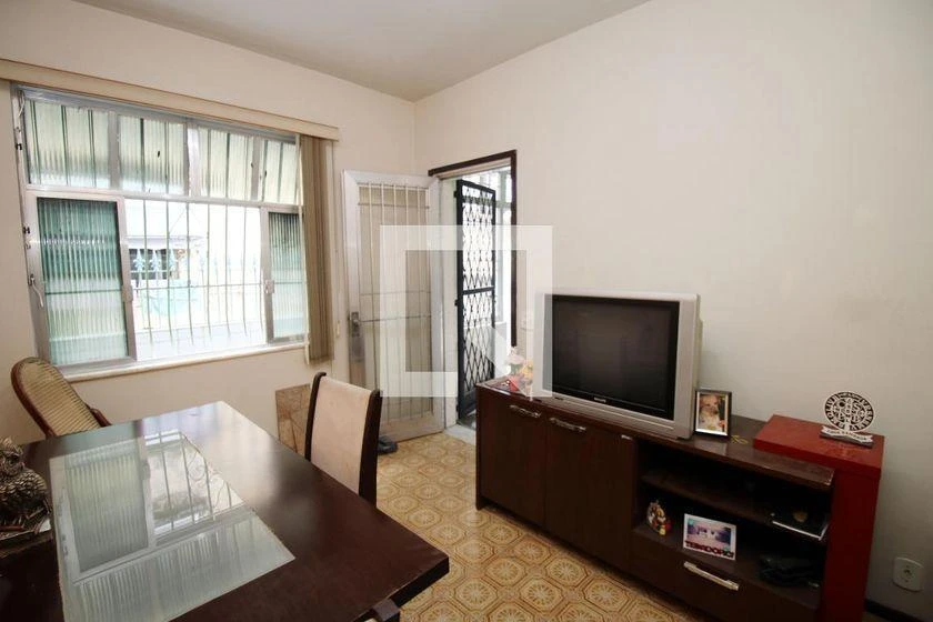 House with 4 bedrooms and 297 m², no parking — photo 21