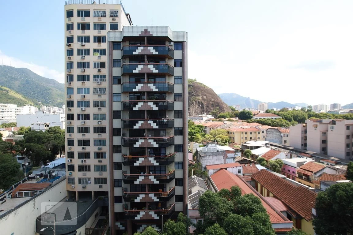 2-bedroom apartment with a mountain view — photo 24