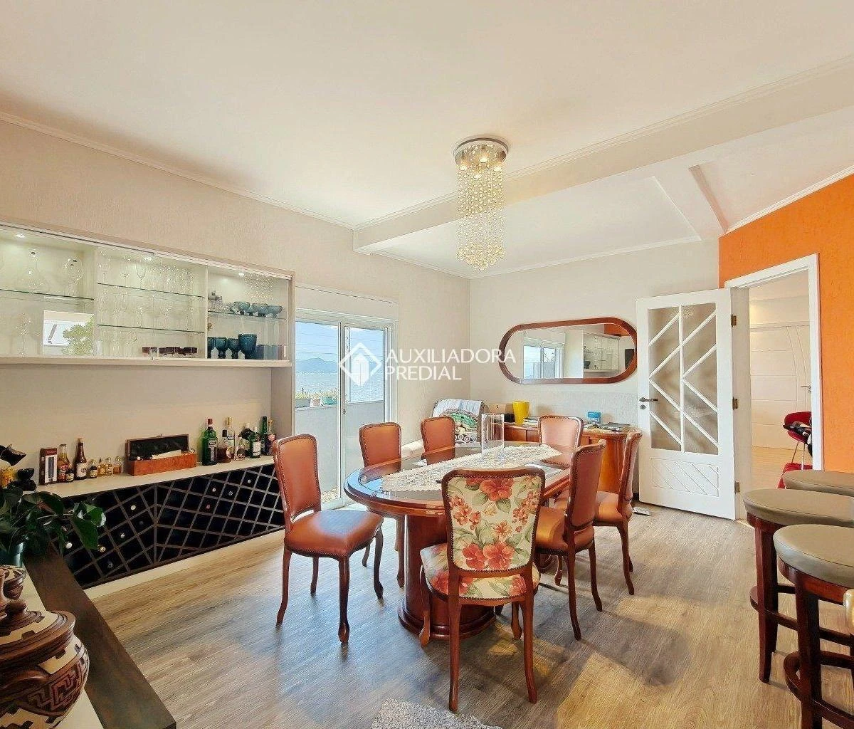 Water view in a 4-bedroom house, 320 m² — photo 29