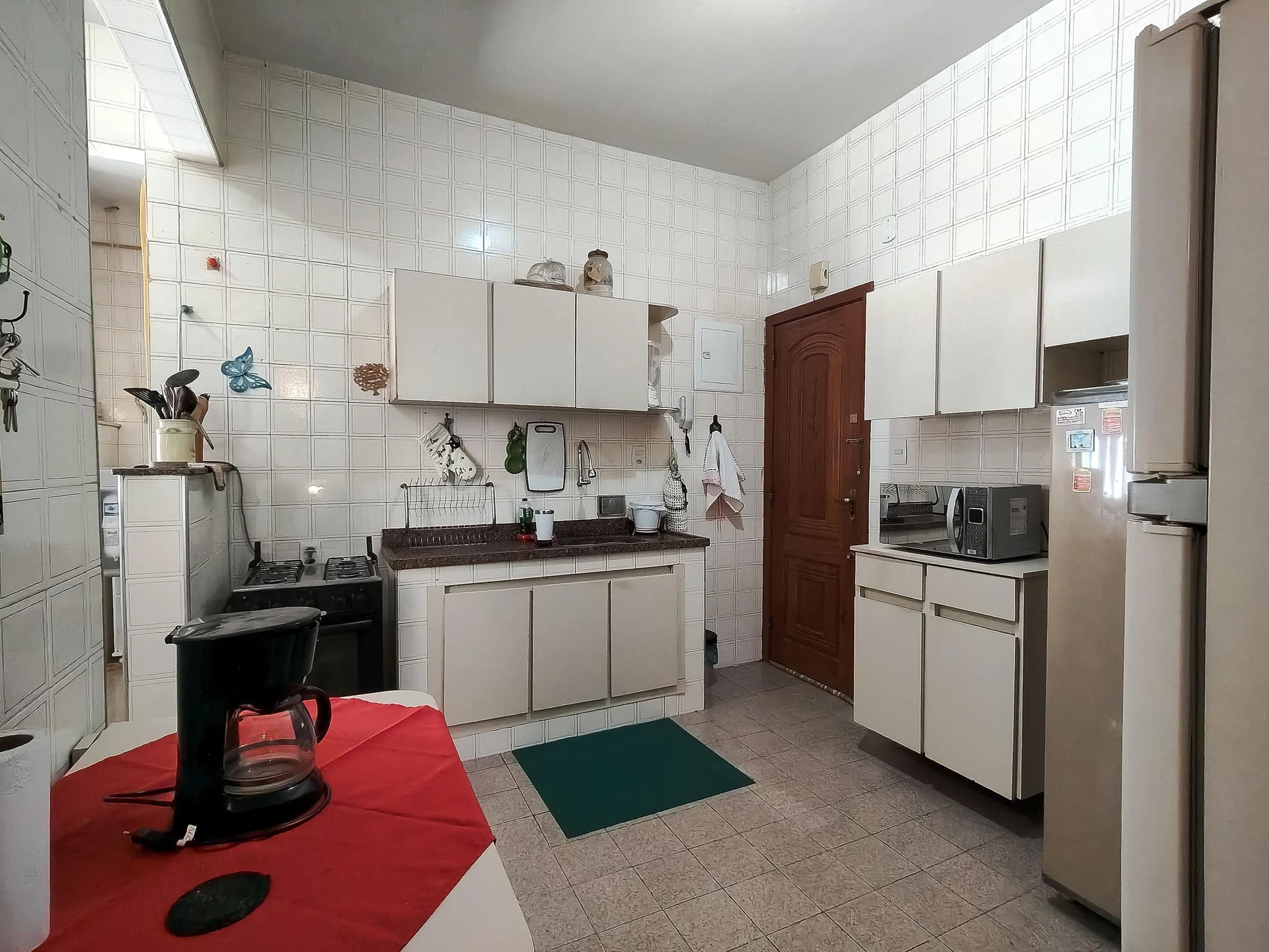 Furnished 3-bedroom apartment with 2 bathrooms — photo 2