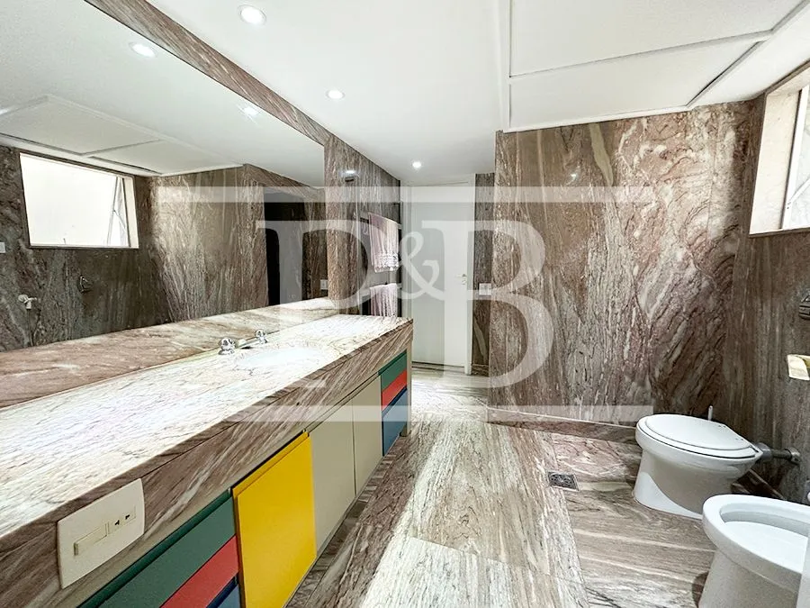 3-bedroom apartment with 220 m² and laundry area — photo 20