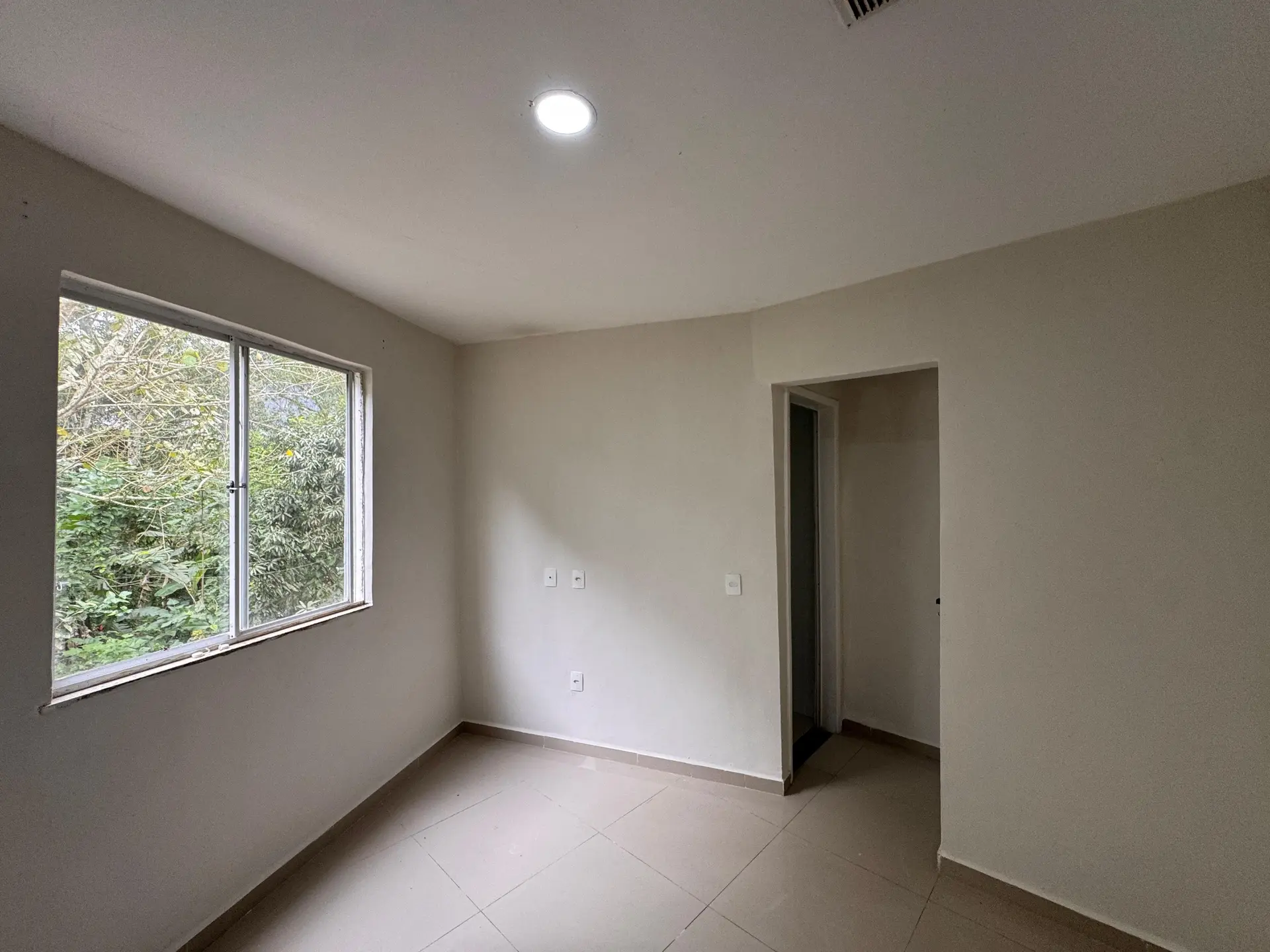 Balcony with a grill in a 2-bedroom house, 165 m² — photo 23