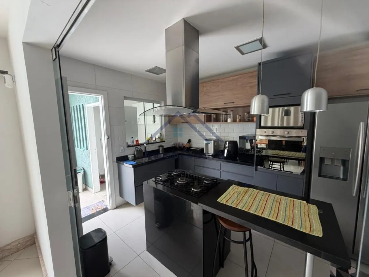 Furnished house with open-plan kitchen and gas stove — photo 2