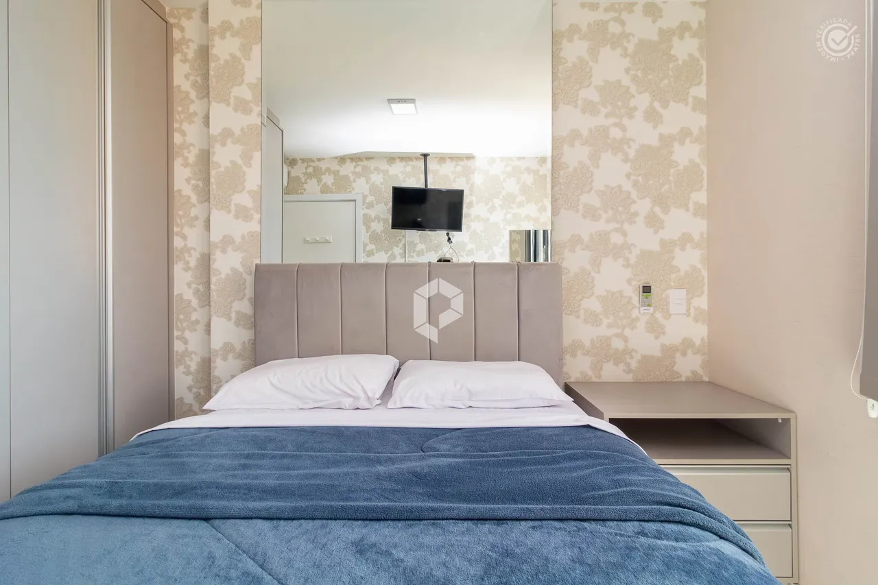 1-bedroom apartment with an open-plan kitchen — photo 10