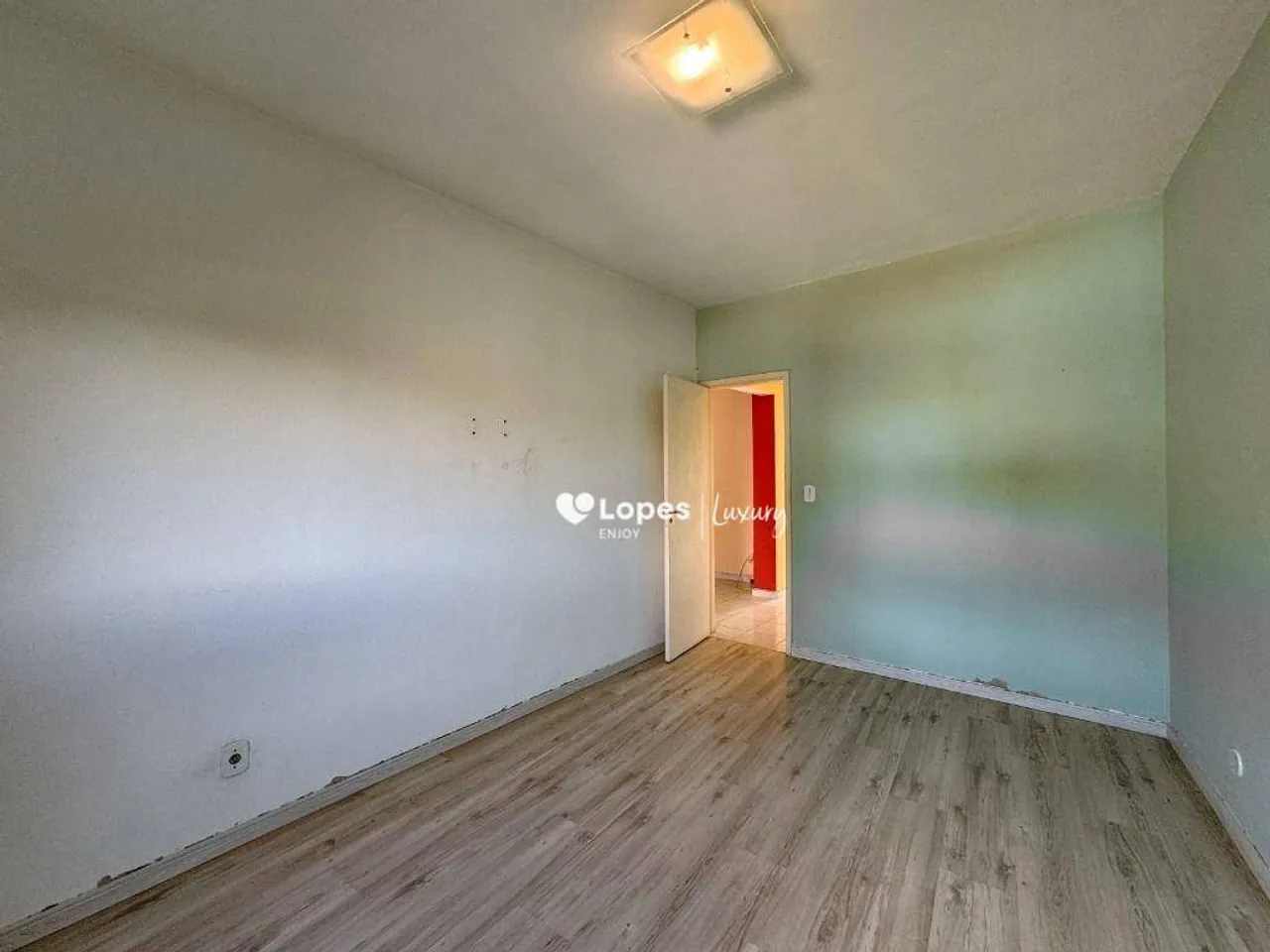 Unfurnished 2-bedroom apartment with a balcony — photo 13