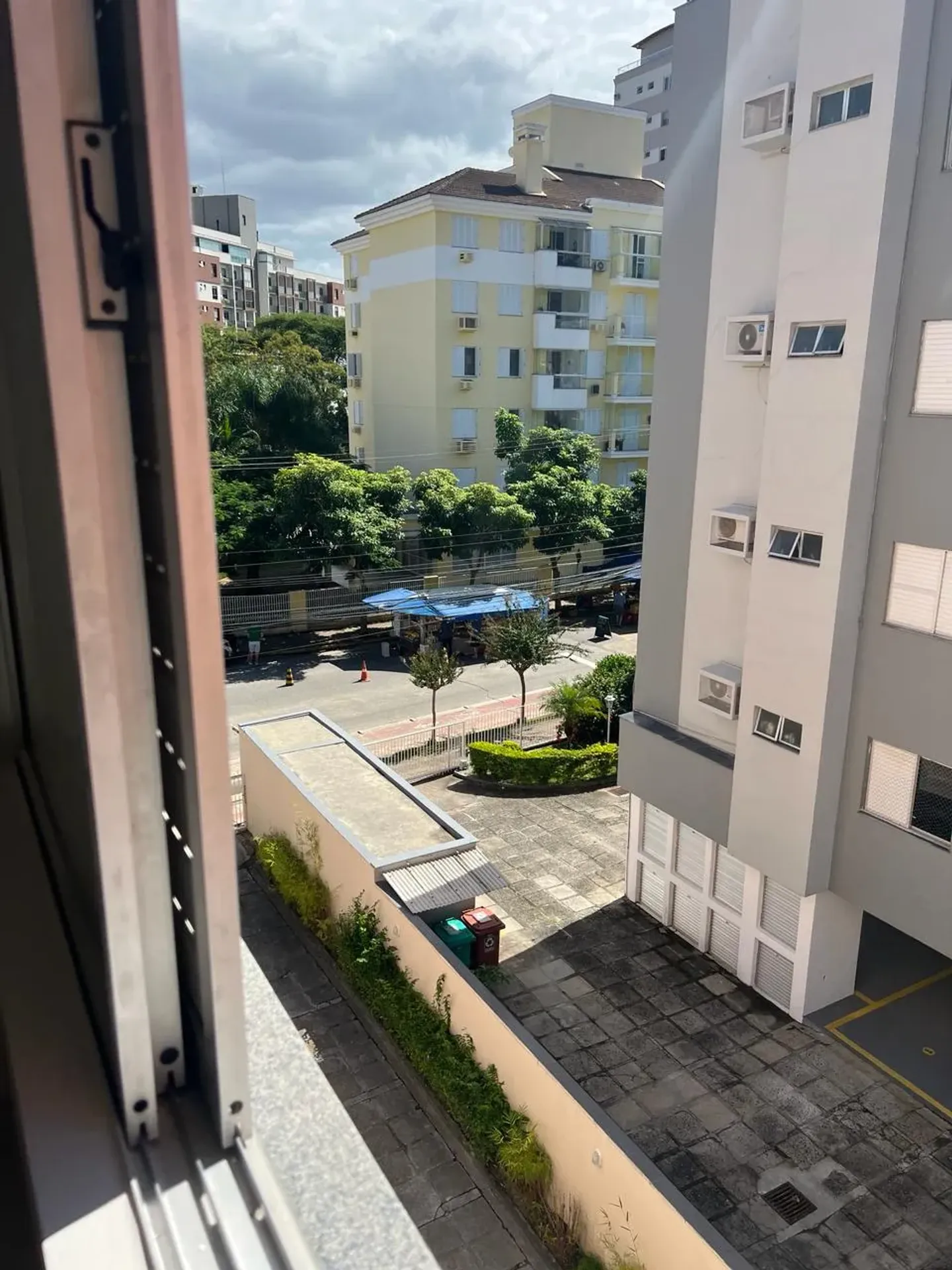 3-bedroom apartment with a park view in Florianópolis — photo 17