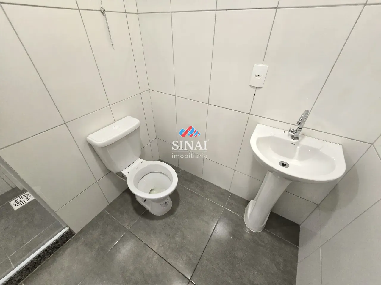 2-bedroom unfurnished apartment with a balcony — photo 16