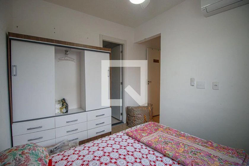 2-bedroom apartment in a building with a gym — photo 11