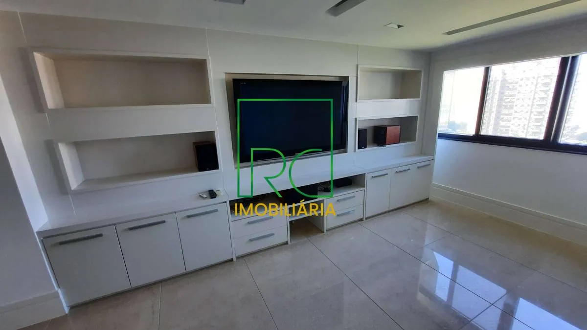 Water view in a 4-bedroom apartment, 360 m²