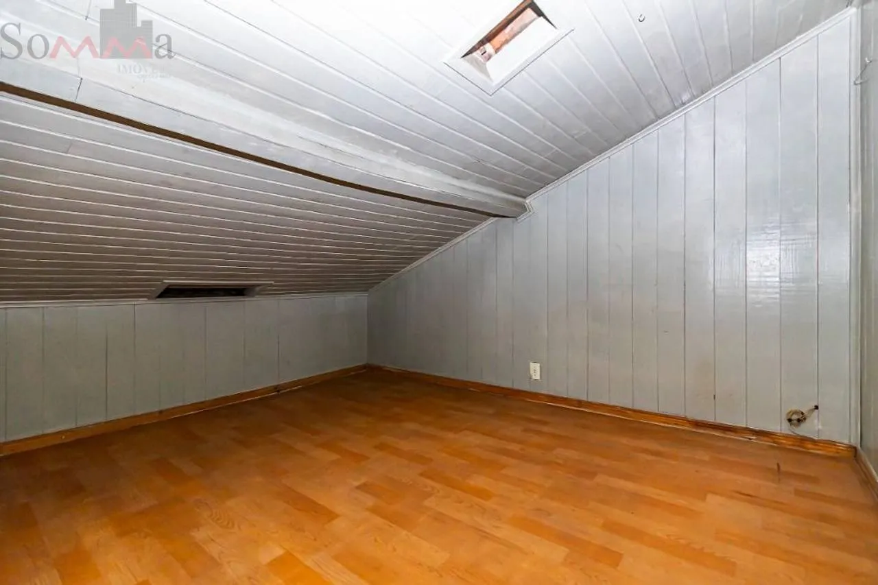 2-bedroom apartment with wood or laminate floors — photo 29