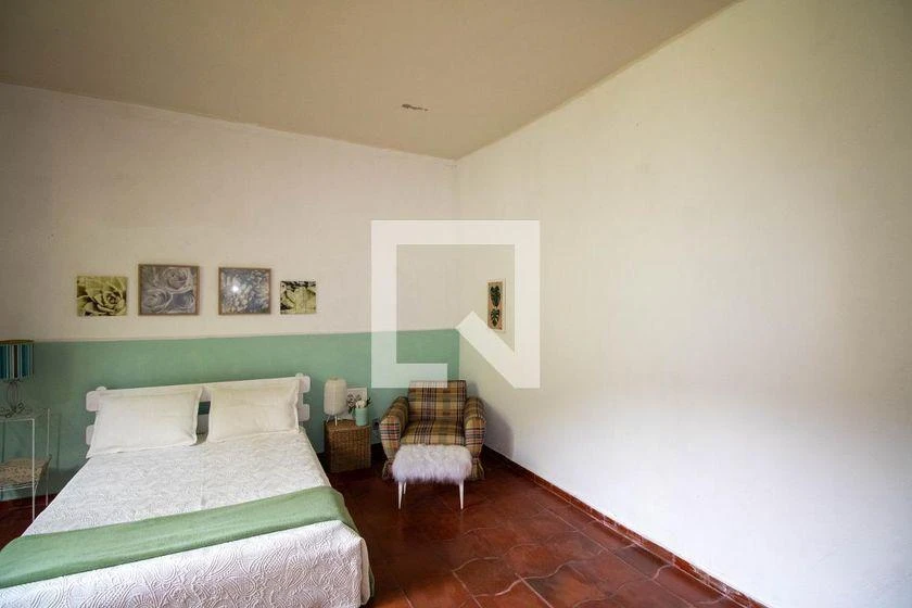 Furnished house with 4 bedrooms and 215 m² — photo 33