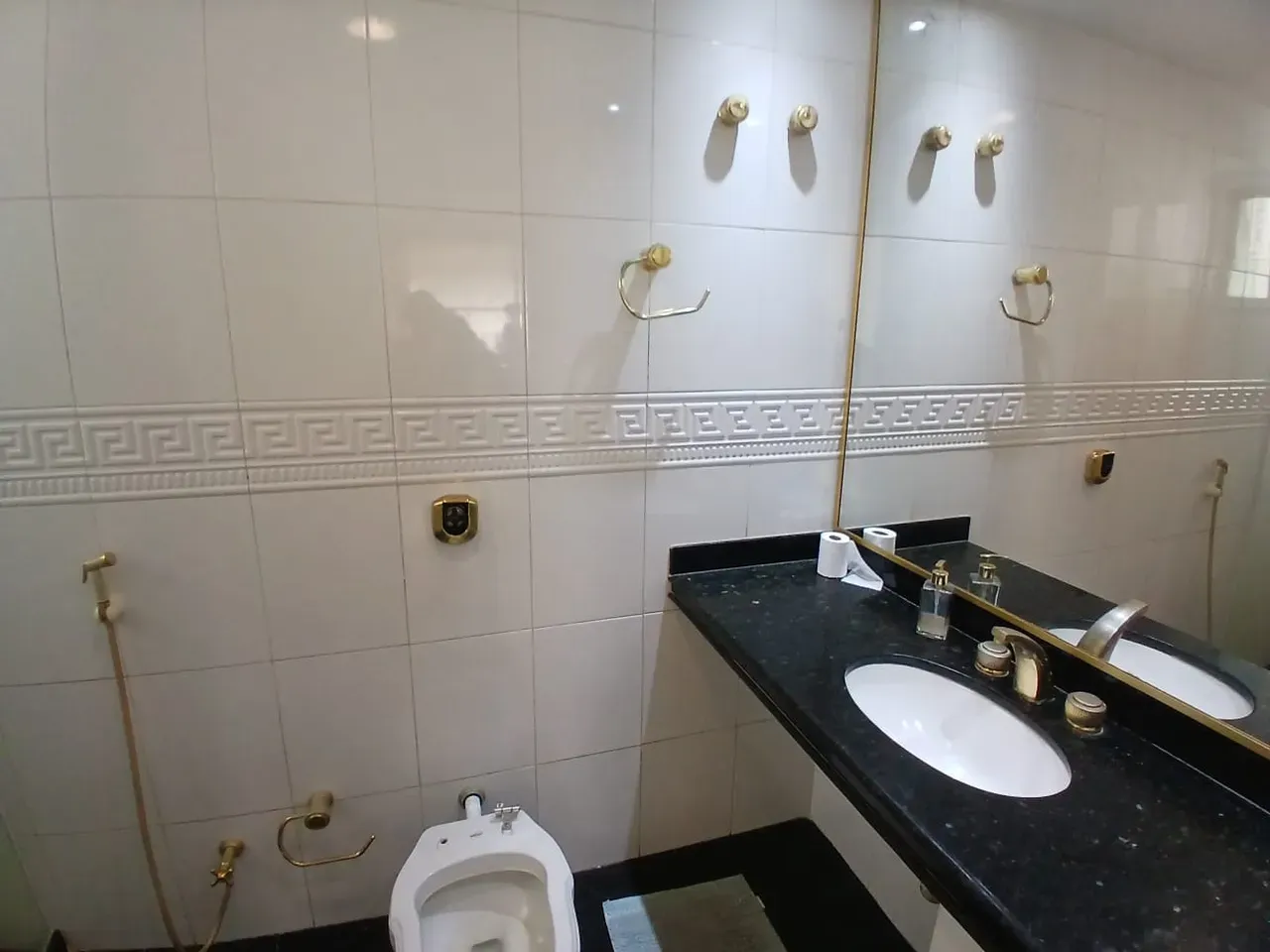 Apartment with balcony, 3 bedrooms and 3 bathrooms — photo 31