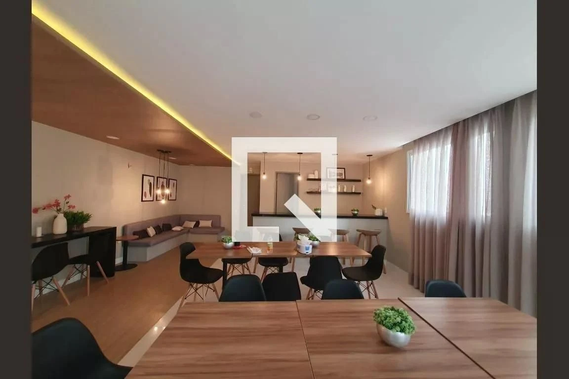 One-bedroom apartment in a building with a gym — photo 26