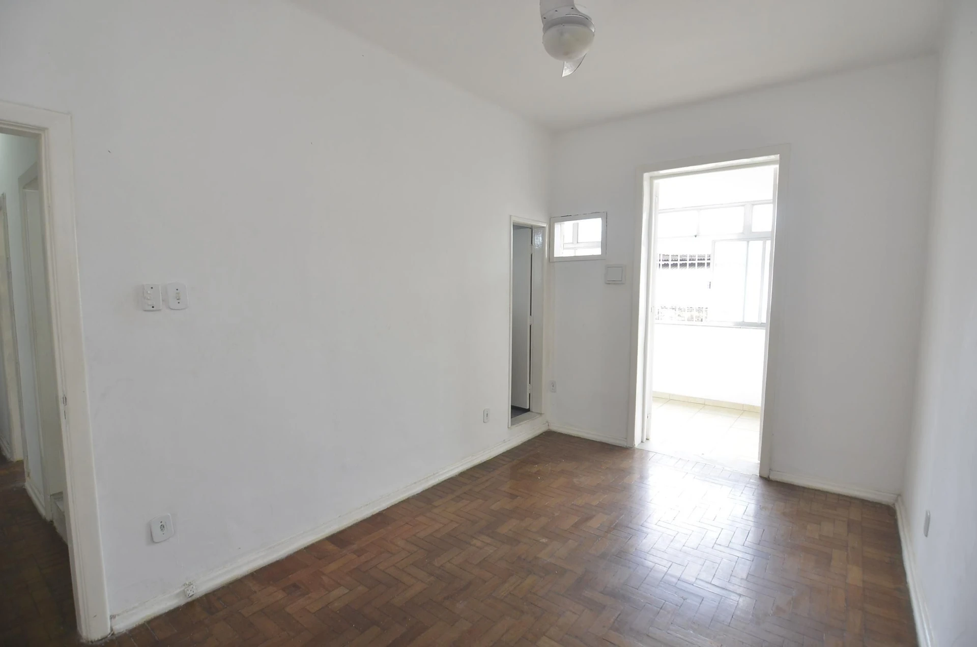 Apartment, 85 m², with wood or laminate floors — photo 20