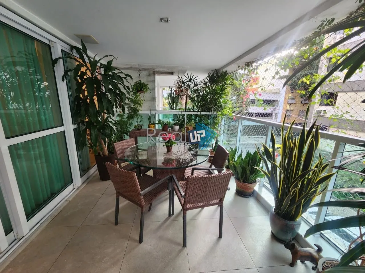 4-bedroom apartment with 227 m² and 3 parking spaces — photo 3