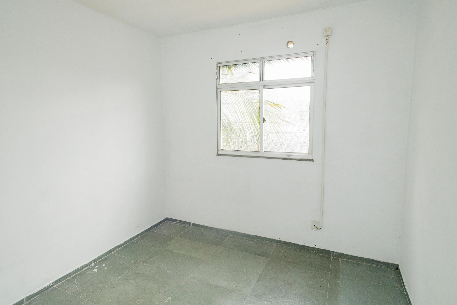 Unfurnished house with 2 bedrooms and a backyard — photo 7