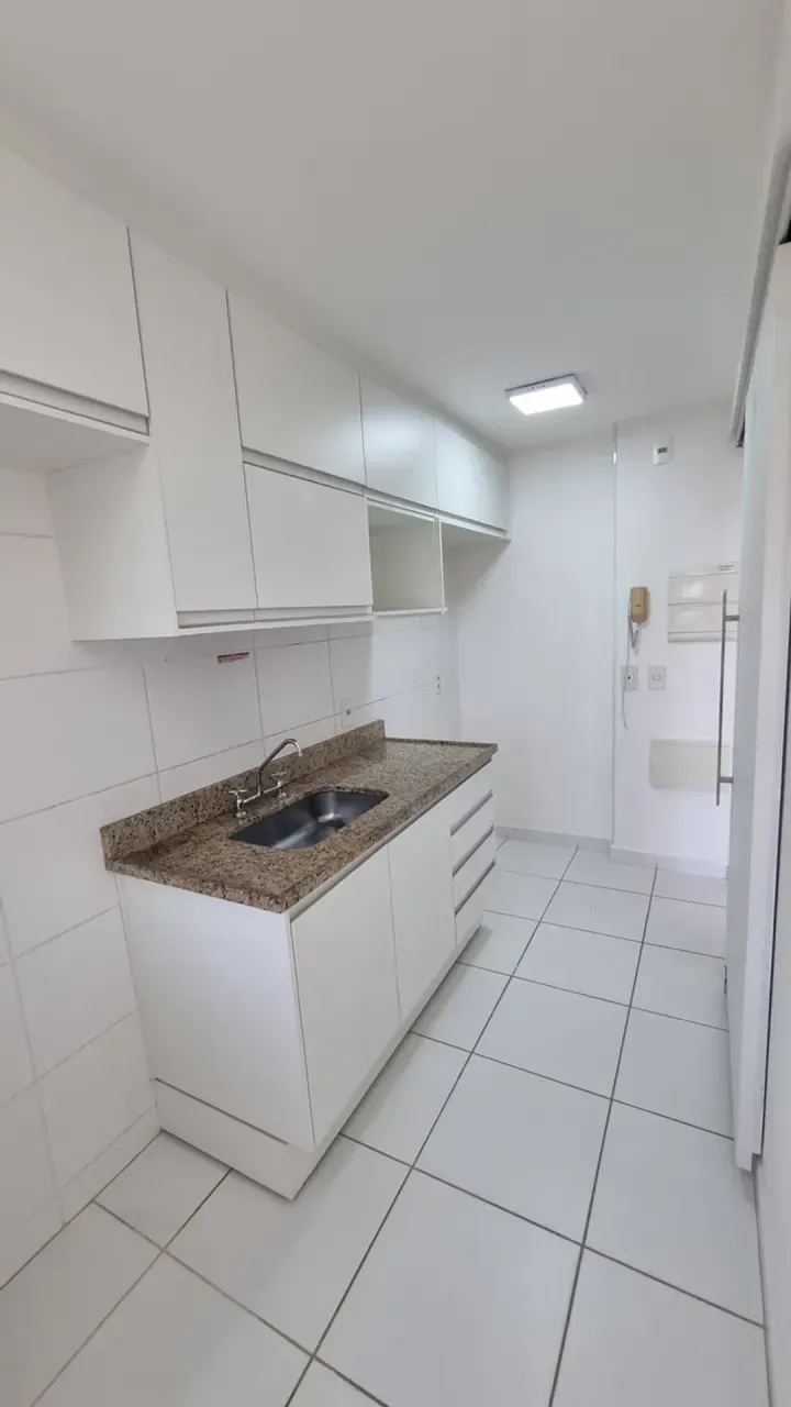 Apartamento com 2 quartos e cozinha fechada moderna — photo 8