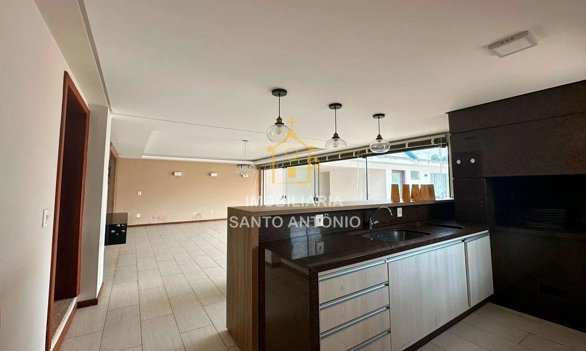 Glass-enclosed balcony in a 3-bedroom house, 300 m² — photo 6
