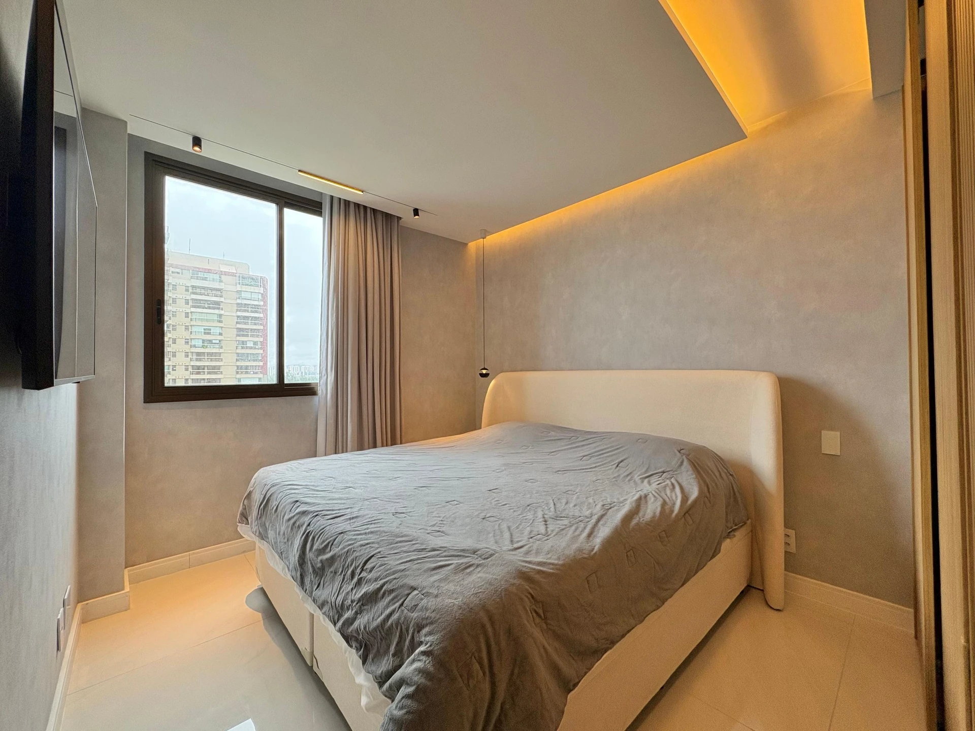 Furnished apartment, 75 m², with floor-to-ceiling windows — photo 34