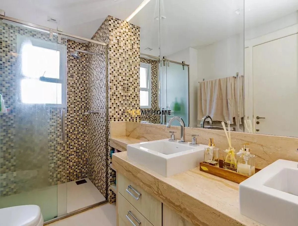 Furnished apartment with 3 en-suite bedrooms and balcony — photo 45