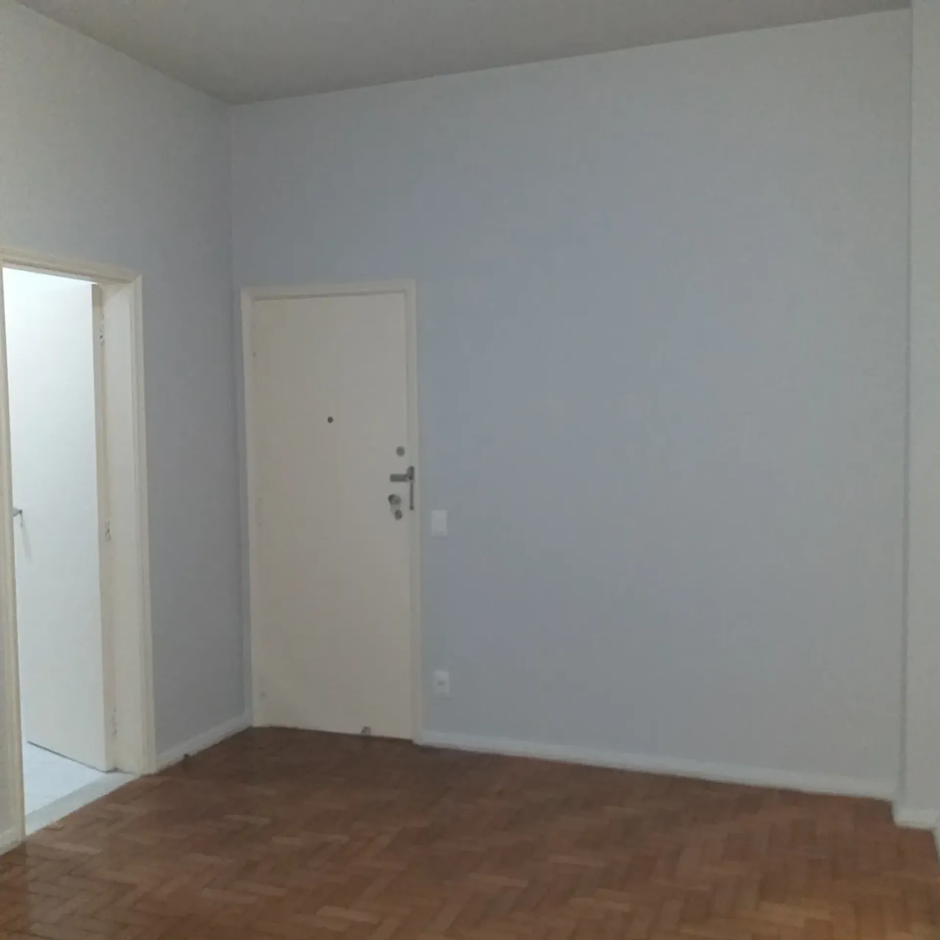 2-bedroom apartment with 3 bathrooms and glass shower — photo 2