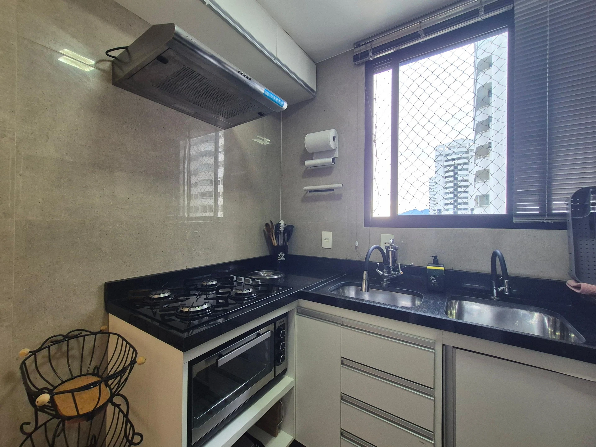 Furnished apartment with 2 en-suite bedrooms and 1 parking — photo 32