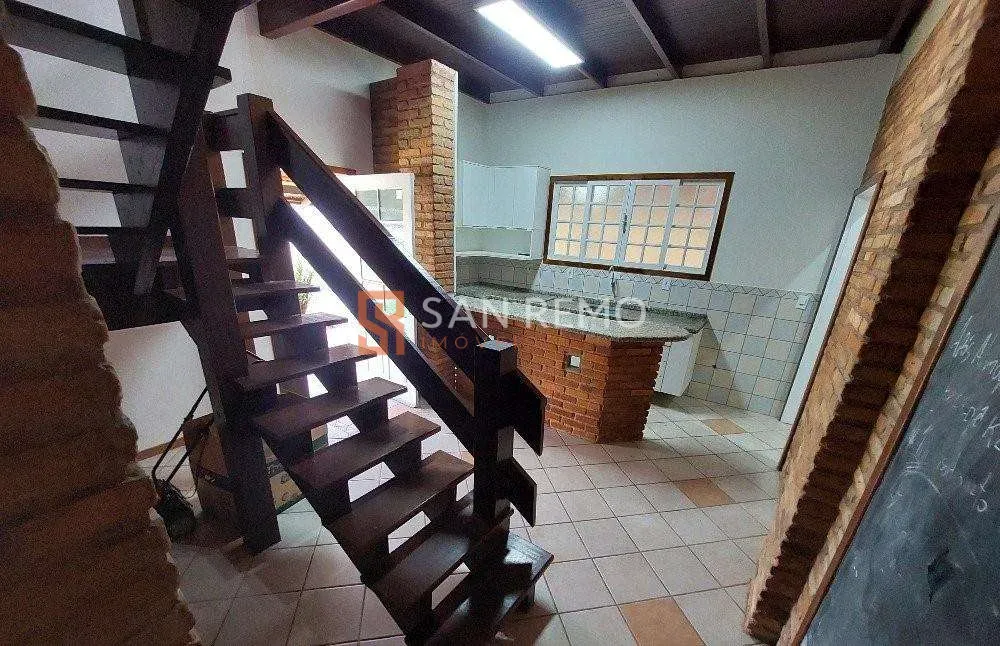 200 m² house with a fireplace and a grill on the balcony — photo 13