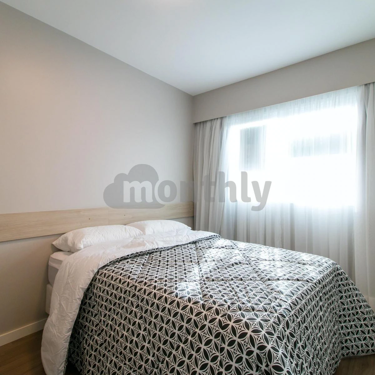 One-bedroom apartment with a washing machine — photo 4