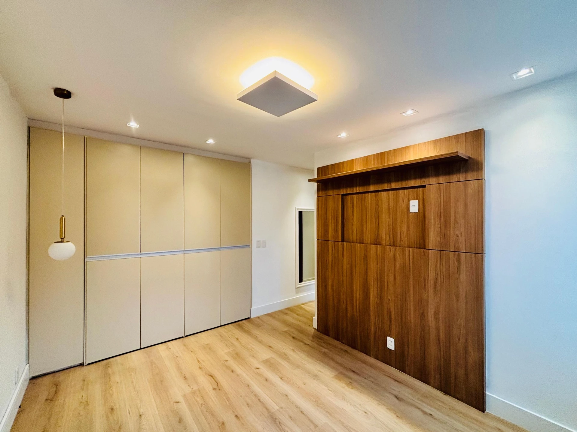 Mountain view in a 4-bedroom apartment, 220 m² — photo 13