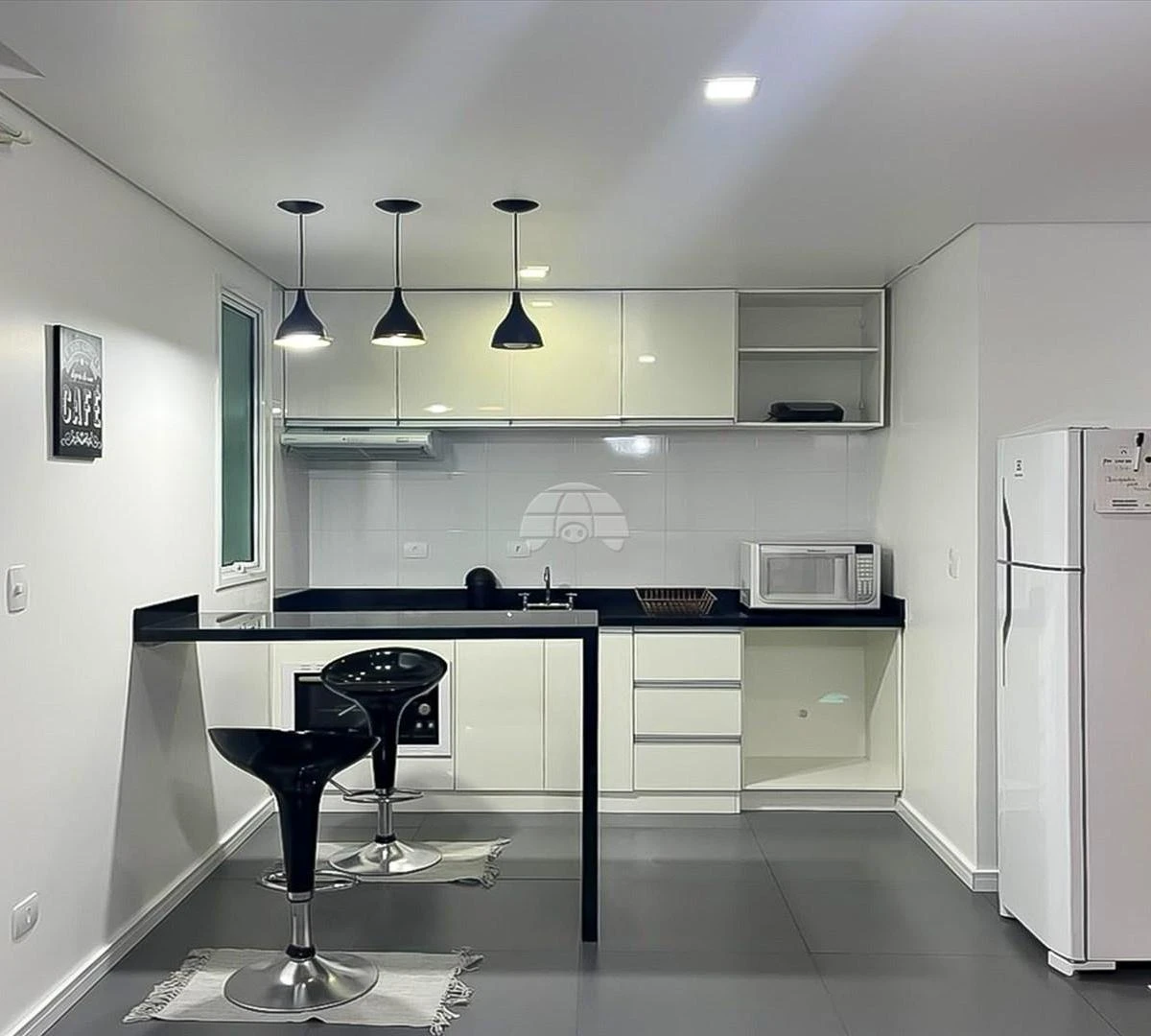 One-bedroom apartment with a dryer — photo 9