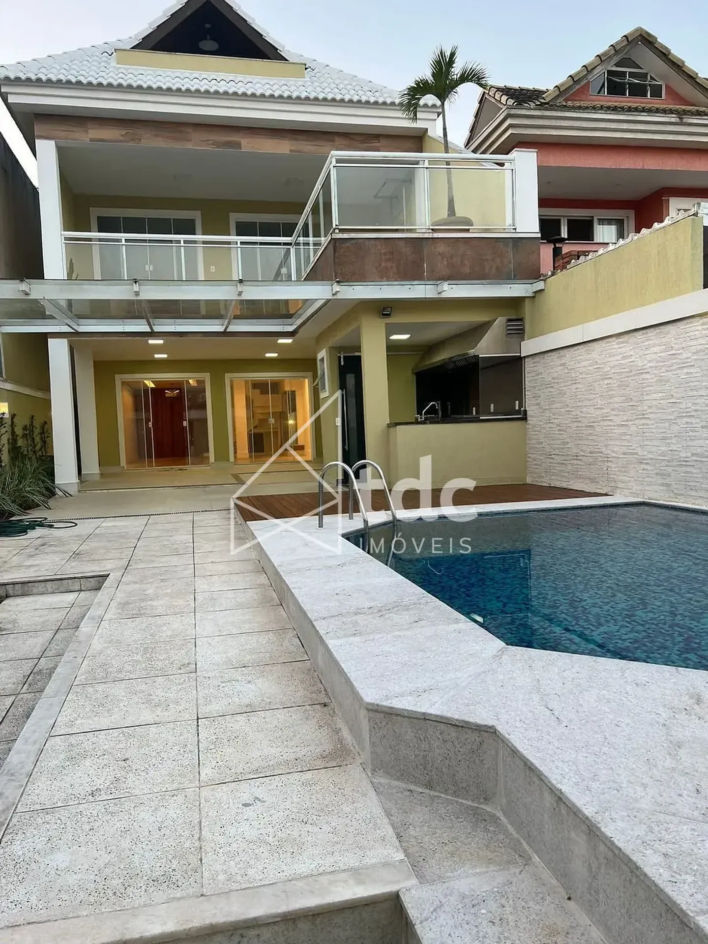 5-bedroom house with a walk-in closet in Rio de Janeiro — photo 12