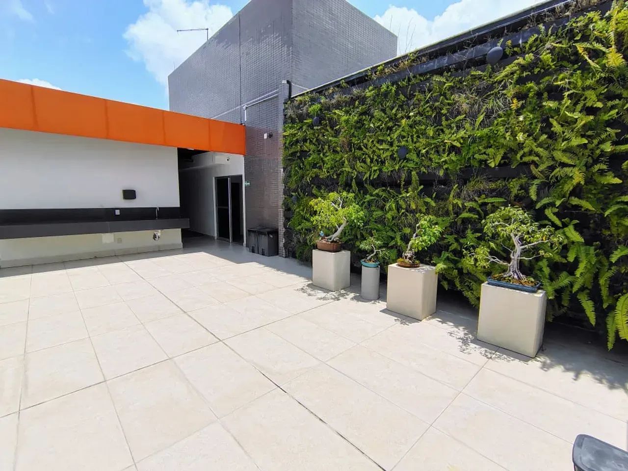 One-bedroom apartment with a private BBQ — photo 9
